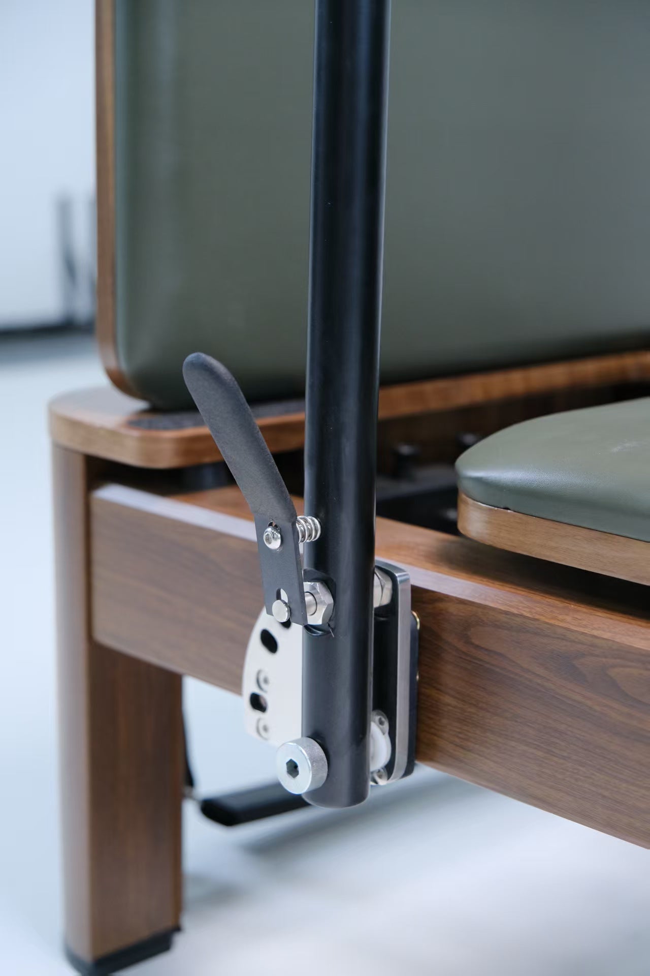 Walnut Elite Aluminum Reformer